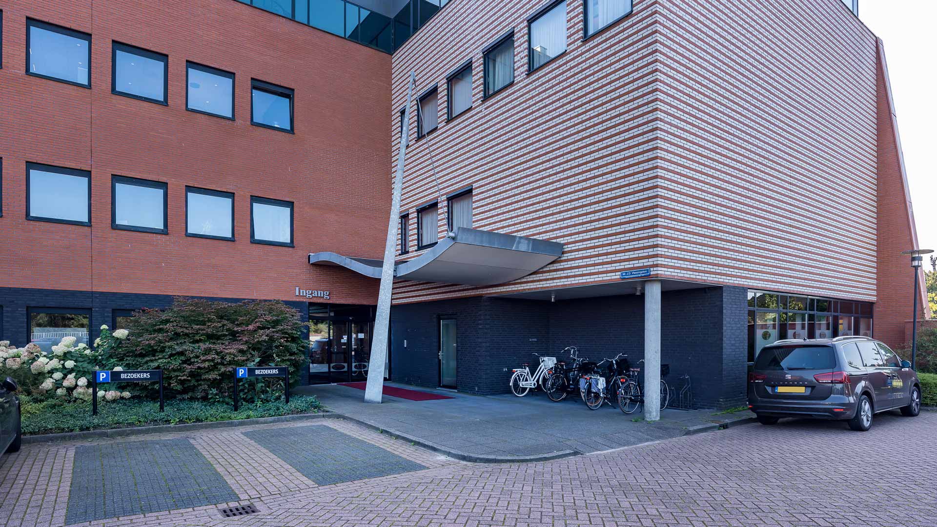 Groenewegen advocaten pand parkeerplaats Groenewegen Notarissen Heerenveen